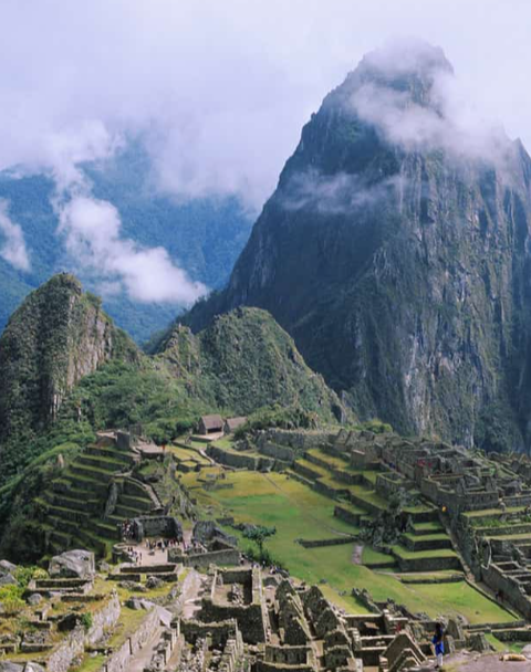 Journey Through the Sacred Valley to Machu Picchu 2D
